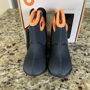 Bogs kids size 6 navy waterproof winter boots